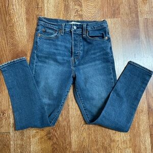 Levi Wedgie Skinny 29 fits like 27